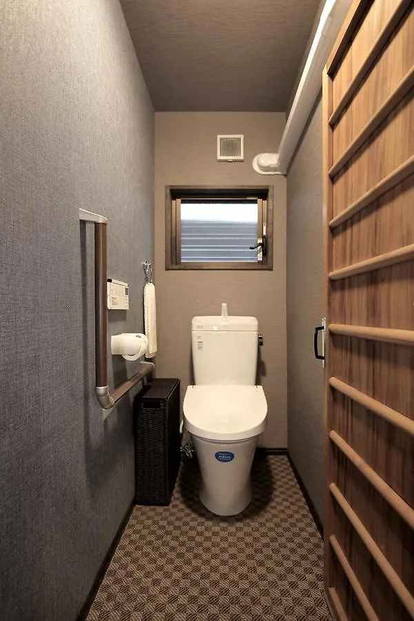 Kiyomizuan: Traditional Kyoto Machiya with Modern Renovations 0*,