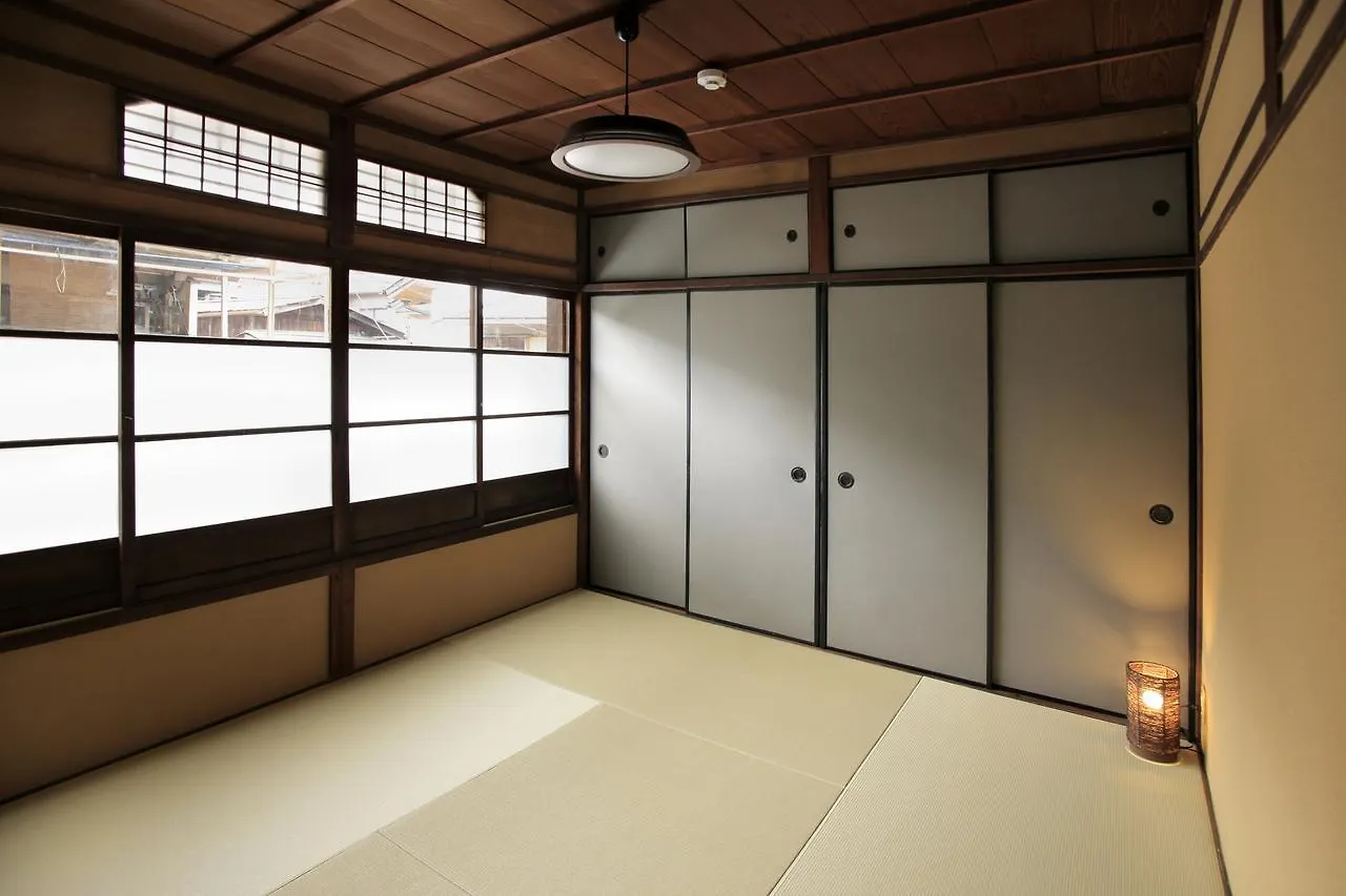 Kiyomizuan: Traditional Kyoto Machiya with Modern Renovations