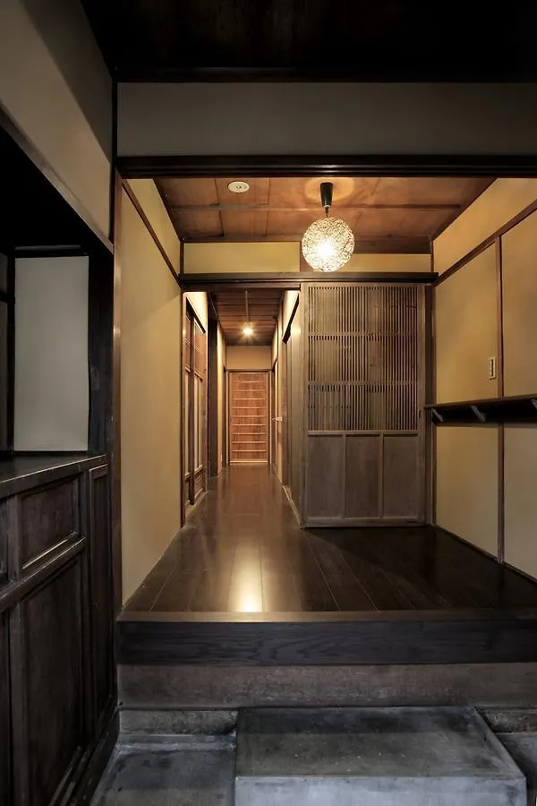 Guest house Kiyomizuan: Traditional Kyoto Machiya with Modern Renovations