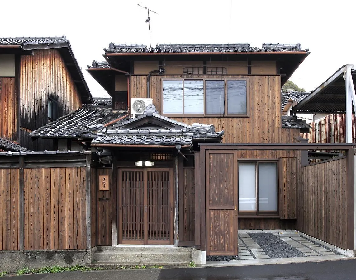Kiyomizuan: Traditional Kyoto Machiya with Modern Renovations Guest house